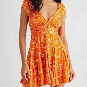 NWT GORGEOUS (Says Large but looks like small MAYBE medium.) Free people dress
